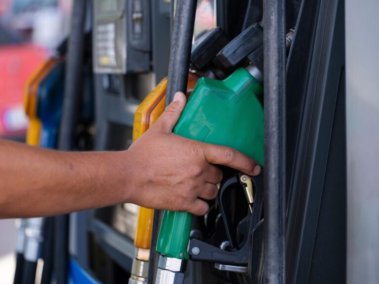 Aide carburant « grands rouleurs » : demande avant le 30 septembre 2026, et 100 € de plus dès octobre